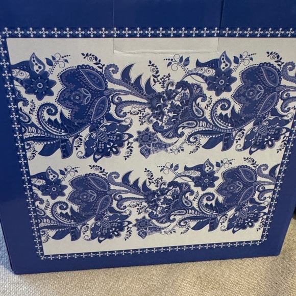 Intricate Blue Floral Mug Set - Picture 4 of 5